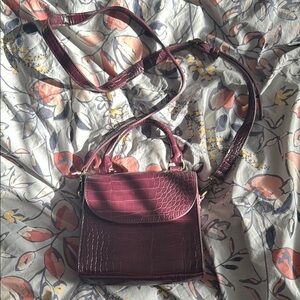Elegant Burgundy Croc-Embossed Women's Bag